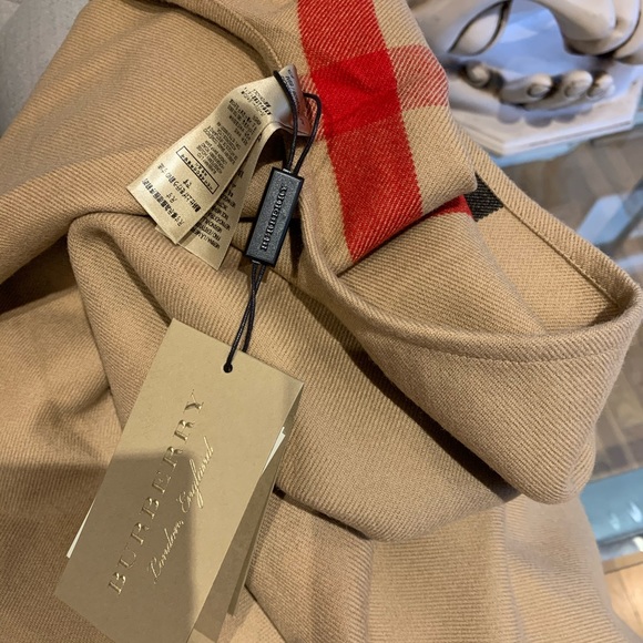 Burberry Reversible Merino Wool Poncho/Cape - Picture 8 of 8
